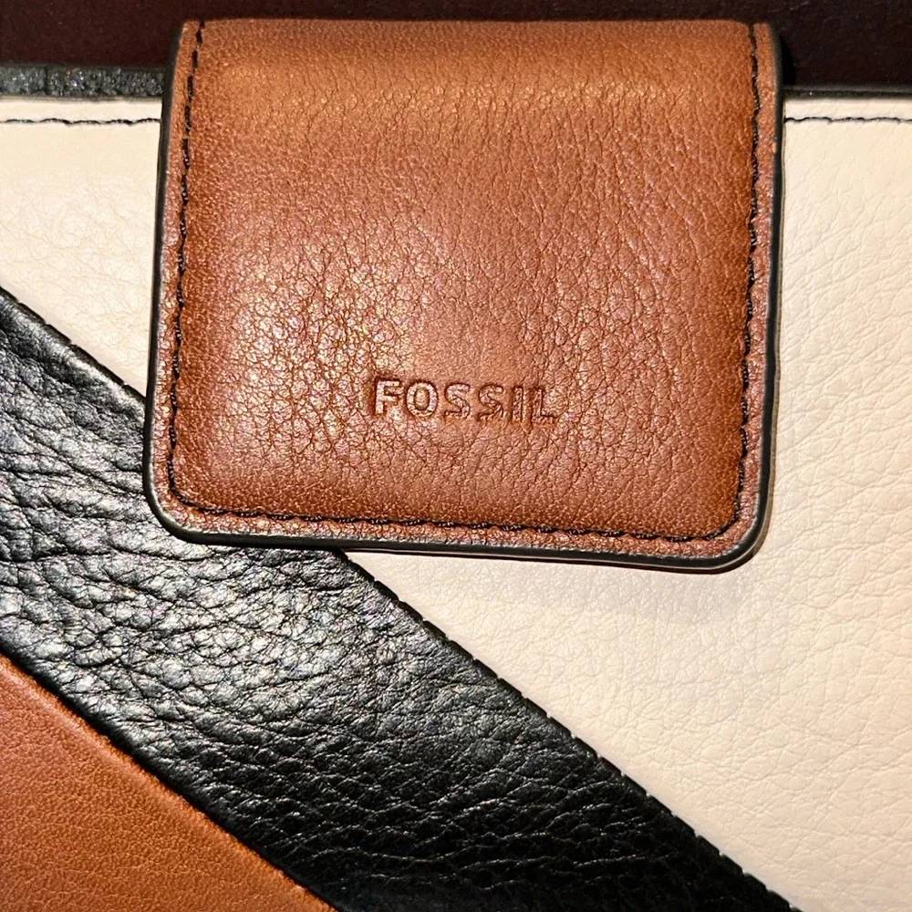 Fossil Madison Leather Wallet - Picture 3 of 16